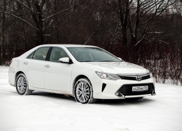 В статье рассказывается о том, как самостоятельно провести замену масла в АКПП Тойота Камри 2.5. Фото, видео и инстру...